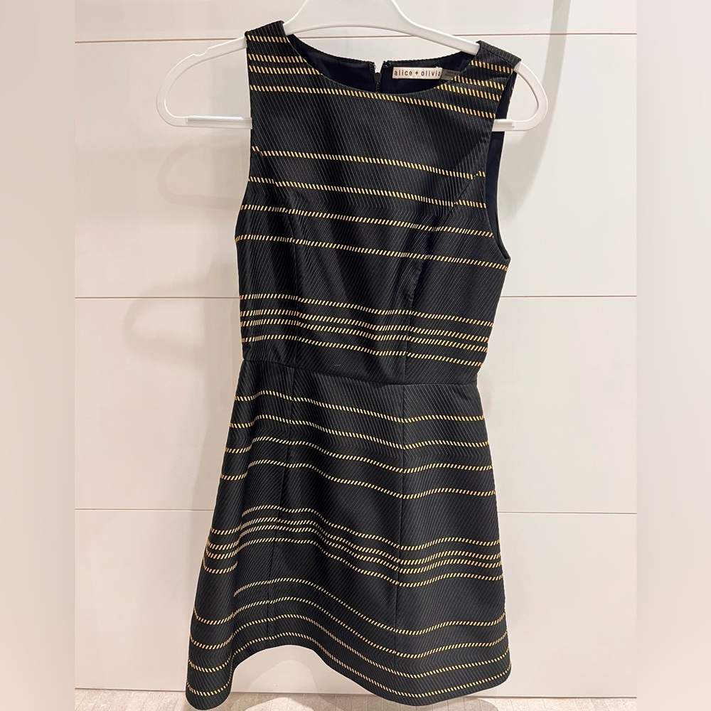 NWOT Alice & Olivia Lindsay Structure A-Line Dress